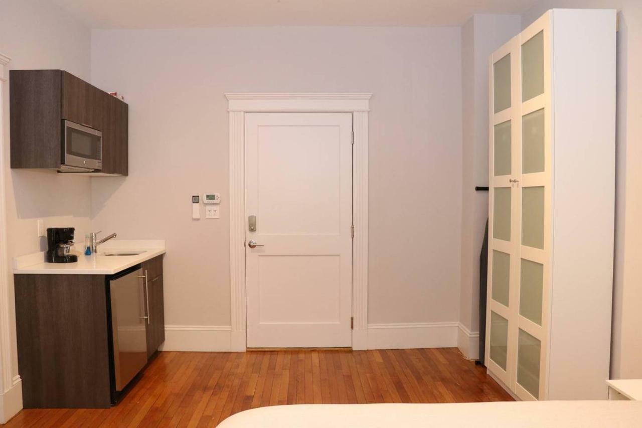 A Stylish Stay W/ A Queen Bed, Heated Floors.. #15 Brookline Dış mekan fotoğraf